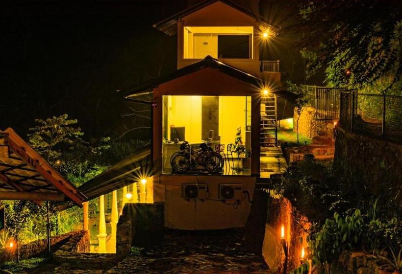 スタンダードトリプルルーム, Sinharaja Forest Edge