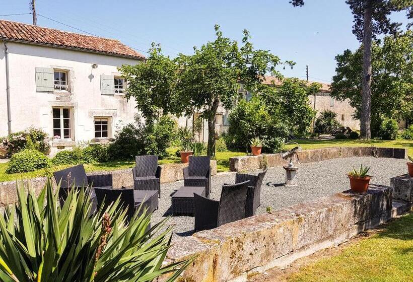 정원 전망 4인용 스탠다드 룸, Domaine De Chantageasse