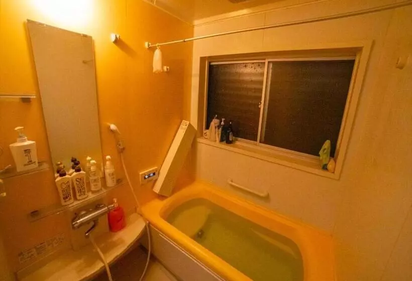 バスルーム共有のトリプルスタンダード, Guest House Tokiwa