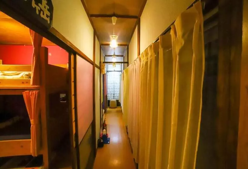 バスルーム共有のトリプルスタンダード, Guest House Tokiwa