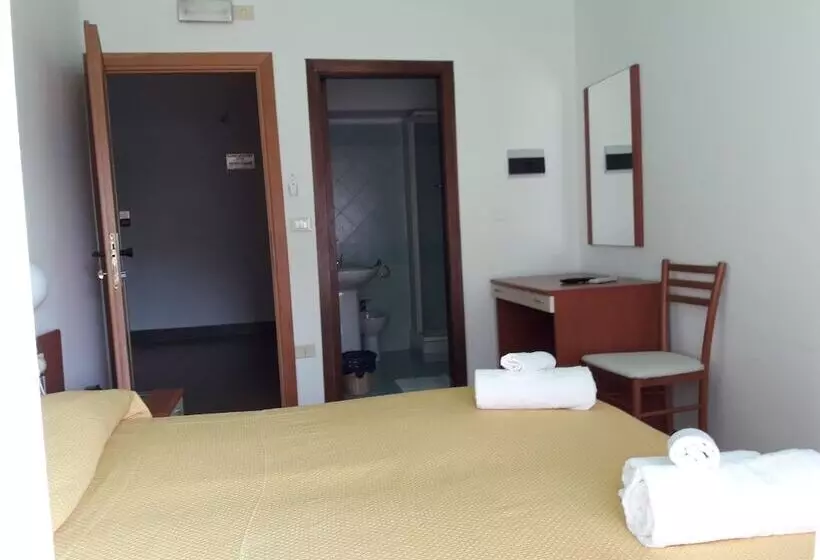 اتاق اکونومی, Calabria