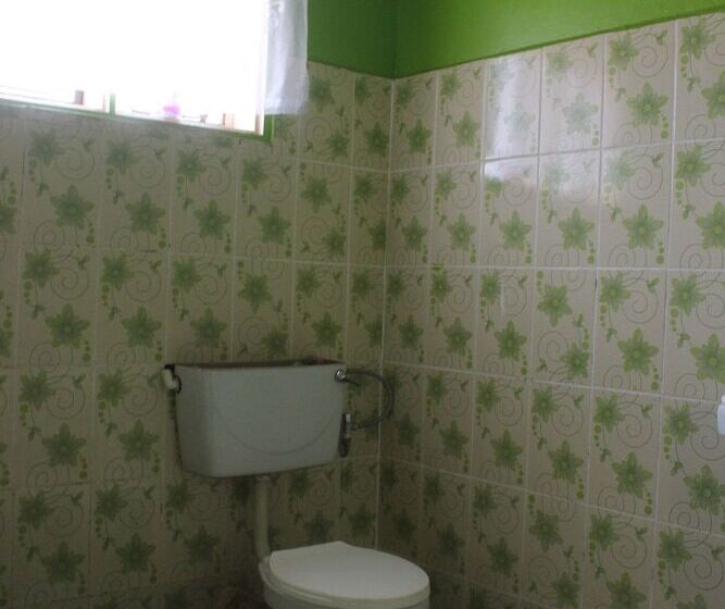 اتاق استاندارد, Cool Breeze Hotel Jinja