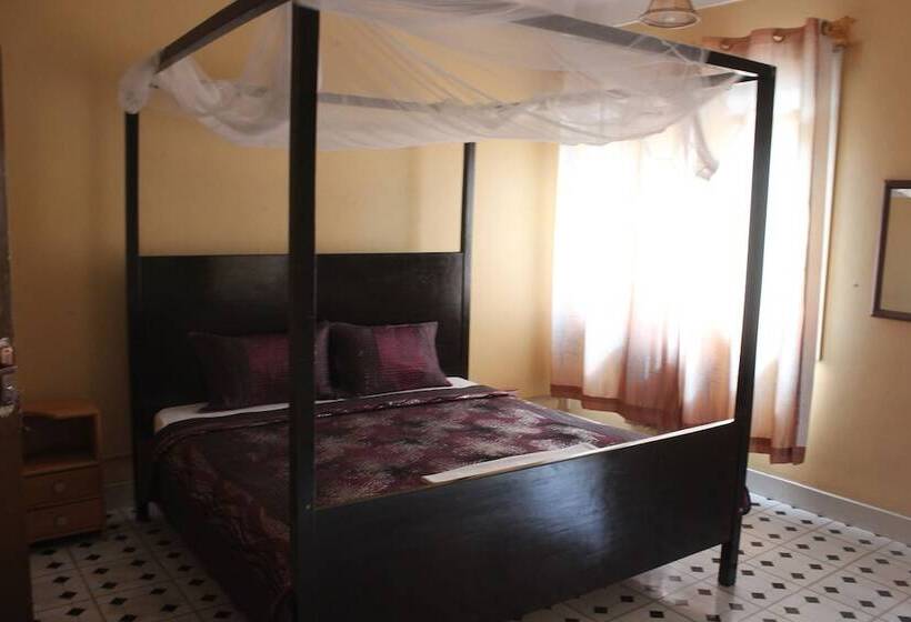 اتاق استاندارد, Cool Breeze Hotel Jinja