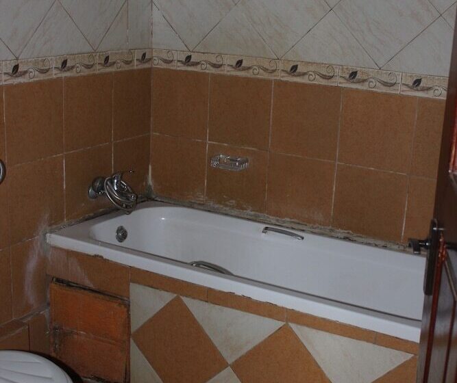 اتاق استاندارد یک نفره, Cool Breeze Hotel Jinja