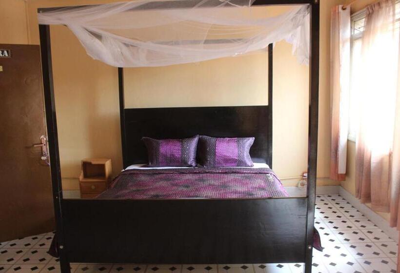 اتاق استاندارد, Cool Breeze Hotel Jinja