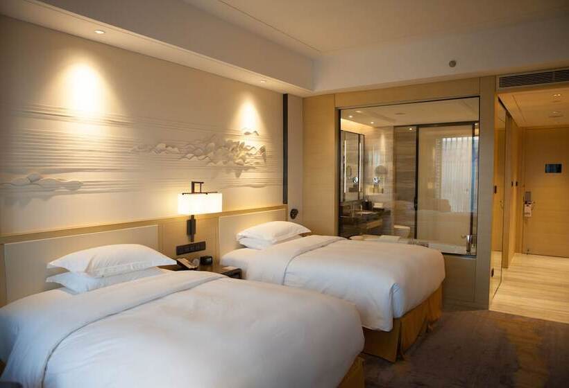 Номер Executive, Hilton Suzhou
