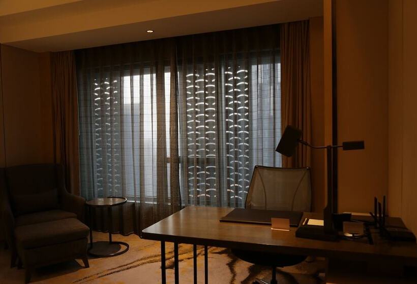 Номер Executive, Hilton Suzhou