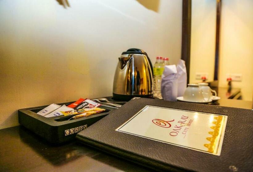 חדר דלוקס, Oak Ray City