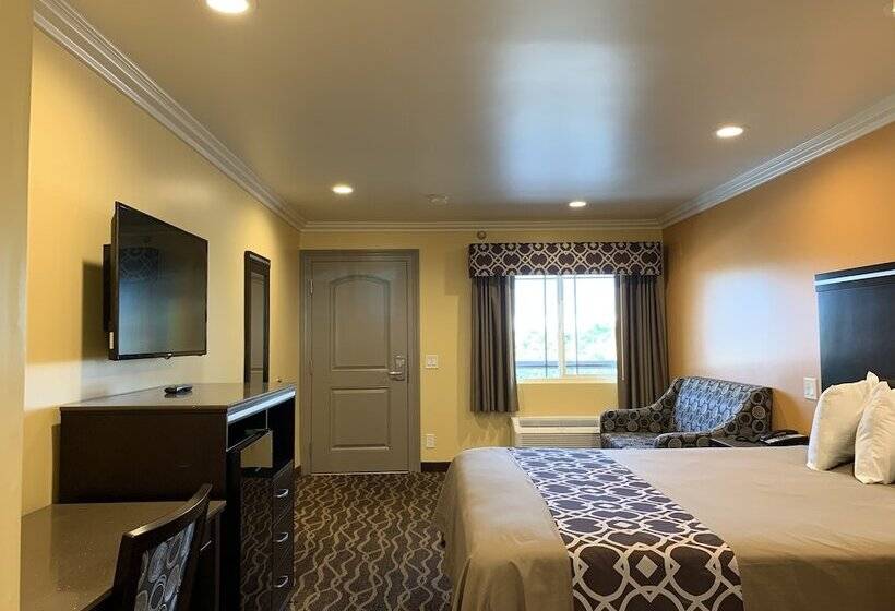 Номер Deluxe, Industry Inn & Suites