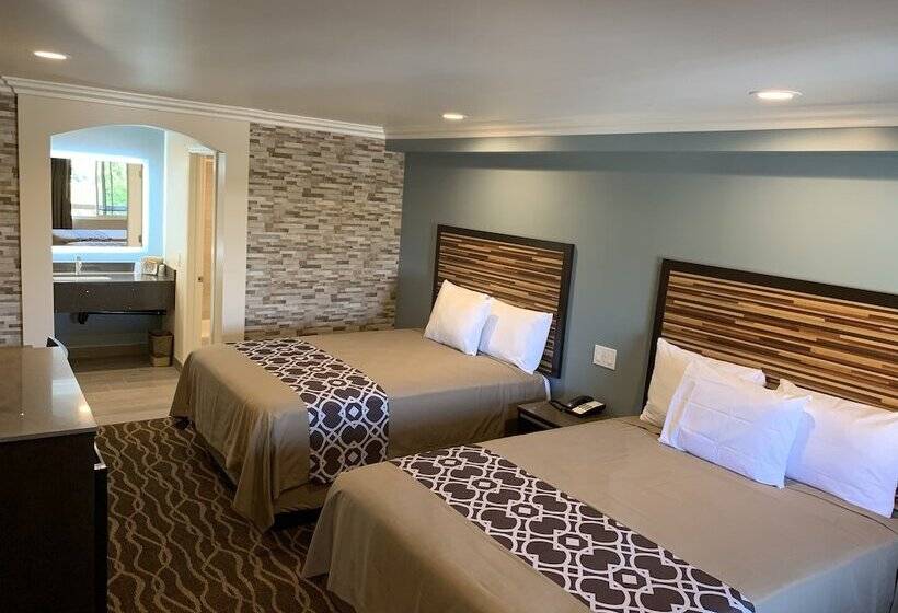 Номер Deluxe, Industry Inn & Suites