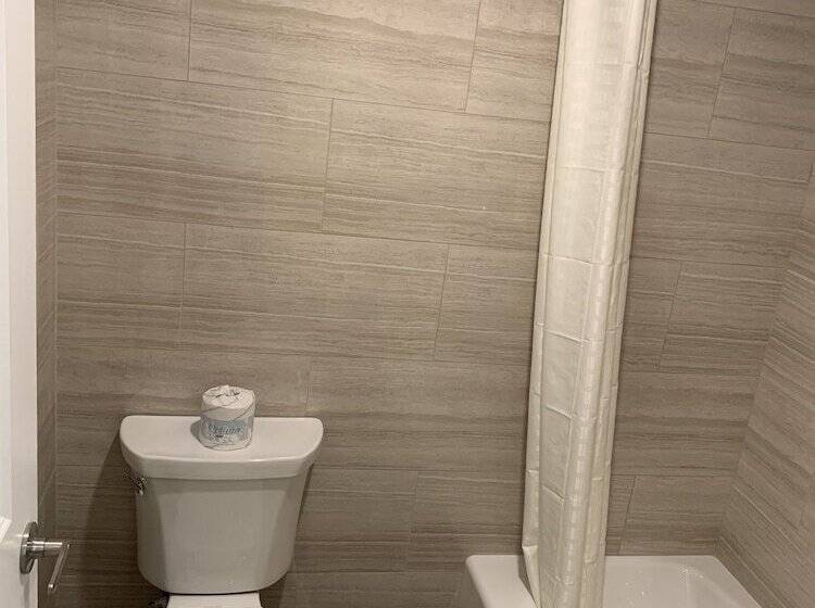 豪华房间, Industry Inn & Suites