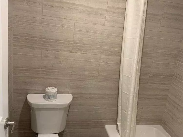 デラックスルーム, Industry Inn & Suites
