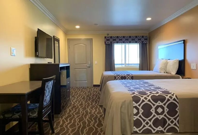 デラックスルーム, Industry Inn & Suites