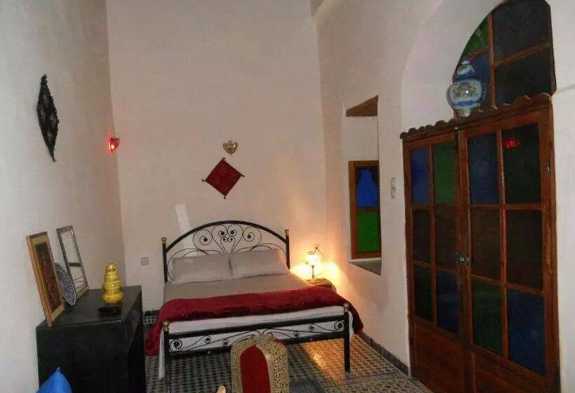 اتاق خانوادگی, Riad Mikou
