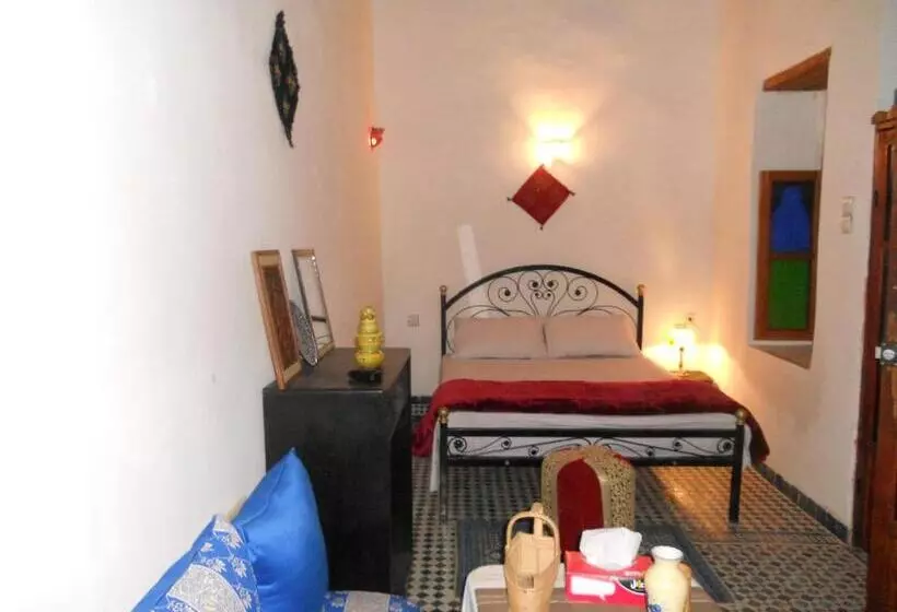 اتاق خانوادگی, Riad Mikou