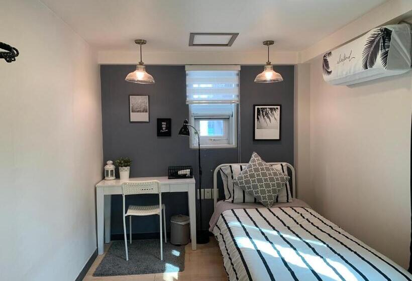 חדר סטנדרט יחיד, Whitetail Guesthouse   Hostel