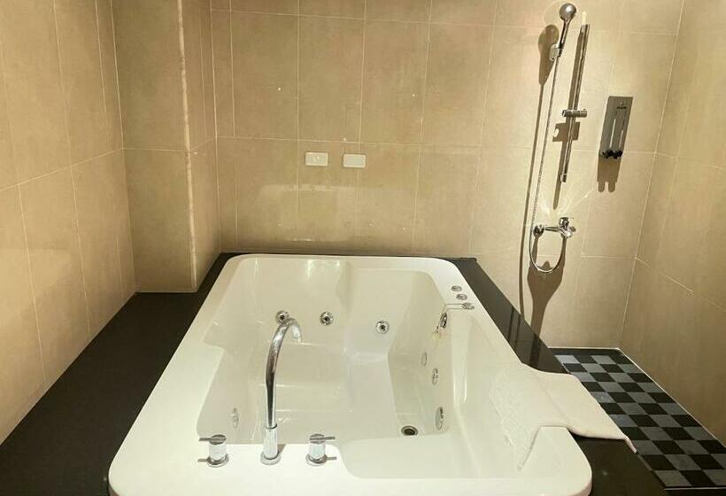 اتاق استاندارد چهار تخته, Fairy Tale City Motel