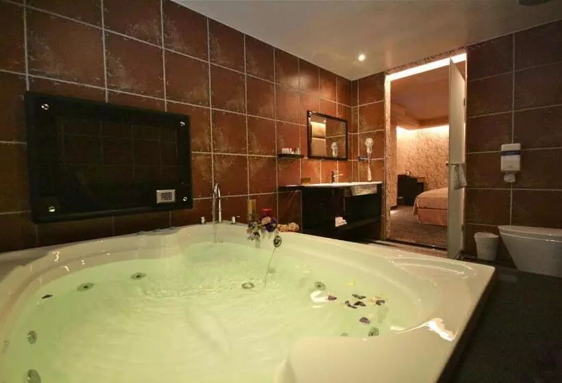 اتاق استاندارد, Fairy Tale City Motel