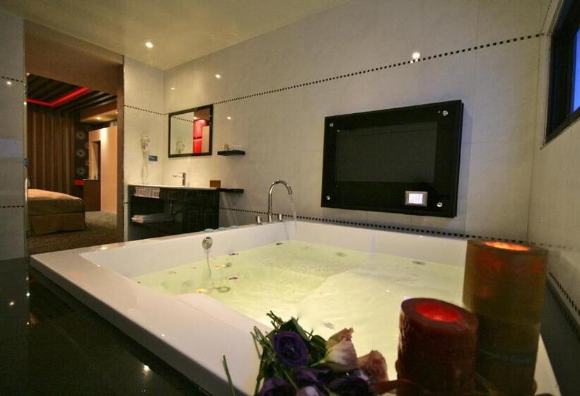 اتاق استاندارد, Fairy Tale City Motel