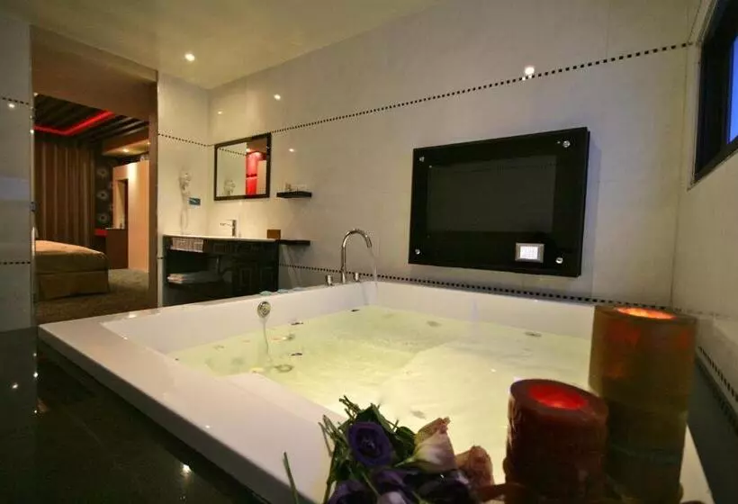 اتاق استاندارد, Fairy Tale City Motel