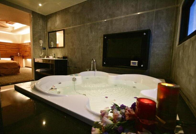 اتاق استاندارد, Fairy Tale City Motel