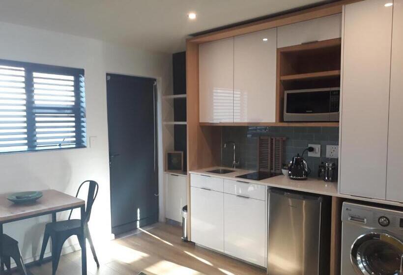 إستوديو سوبيريور, 107 Dorpstraat Boutique