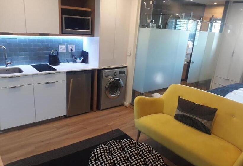 إستوديو سوبيريور, 107 Dorpstraat Boutique