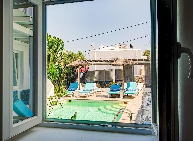 Номер Стандарт Вид на Бассейн, Anamar Blu