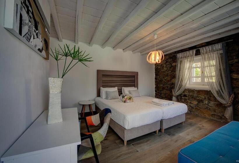 Номер Стандарт Вид на Бассейн, Anamar Blu