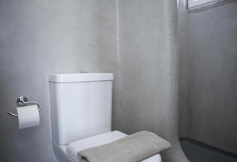 Номер Стандарт Вид на Бассейн, Anamar Blu