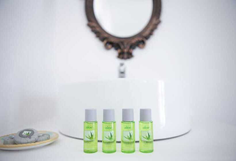 Номер Стандарт Вид на Бассейн, Anamar Blu