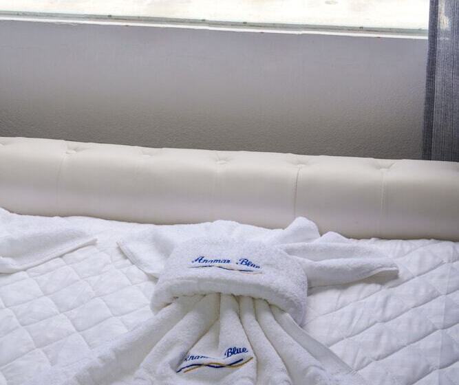 Номер Стандарт Вид на Бассейн, Anamar Blu