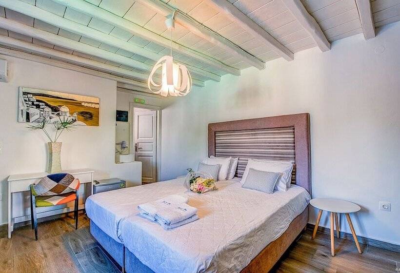 Номер Стандарт Вид на Бассейн, Anamar Blu