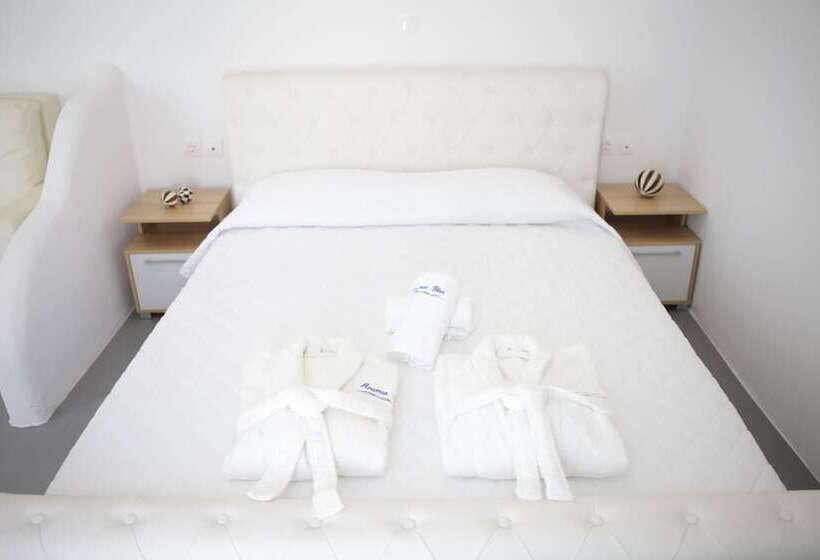 Номер Стандарт Вид на Бассейн, Anamar Blu