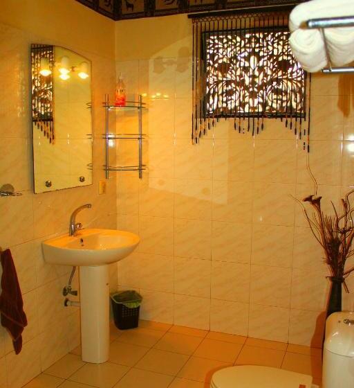 패밀리 스위트, Asian Jewel Boutique