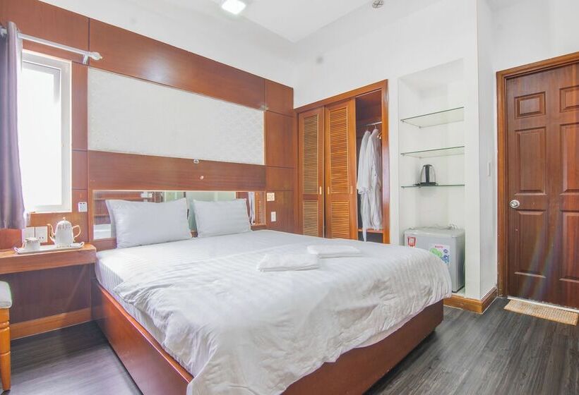 اتاق سوپریور, Ngoc Tung