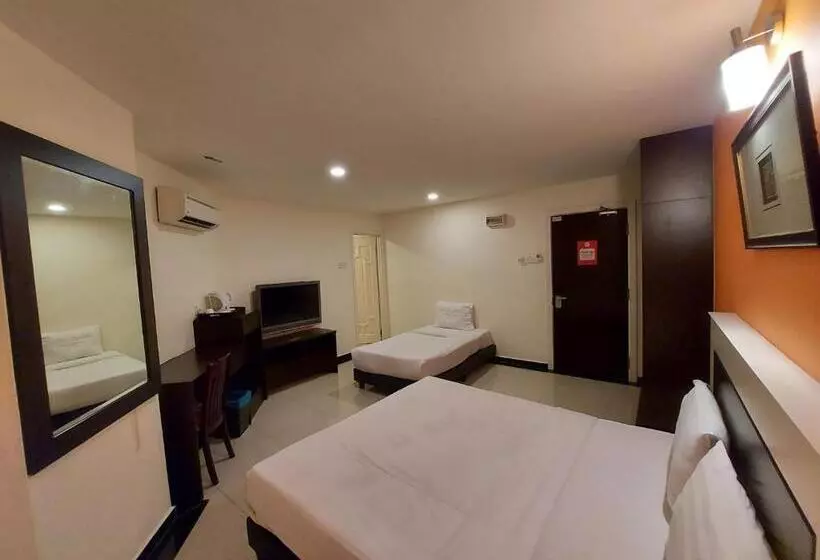 Superior Kolmen Hengen Huone, Sahara Sdn Bhd
