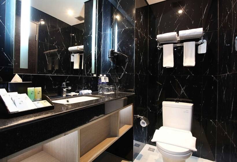 Номер Superior, Swiss Belhotel Airport Jakarta