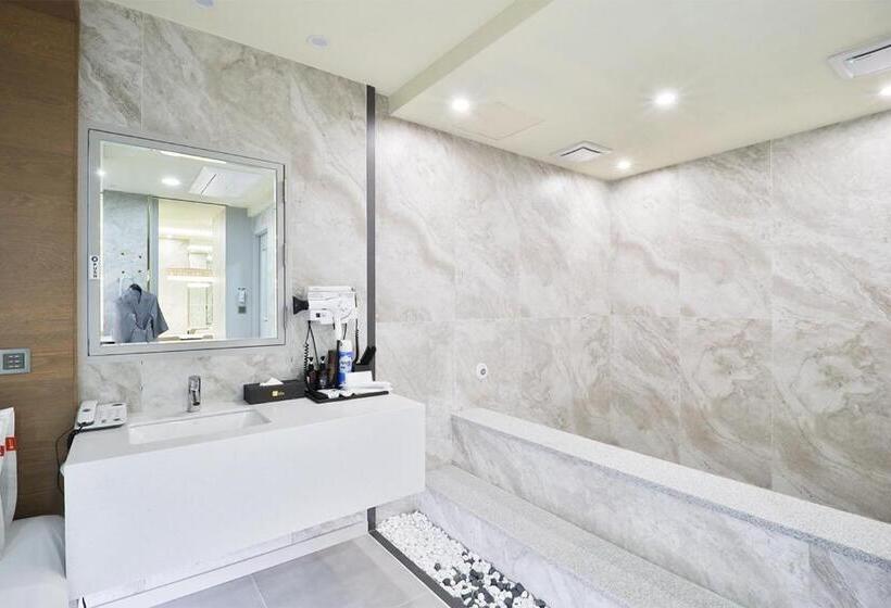 سوییت خانوادگی, Ytt