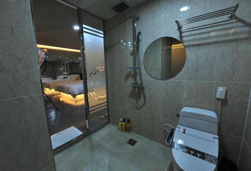 سوییت خانوادگی, Ytt