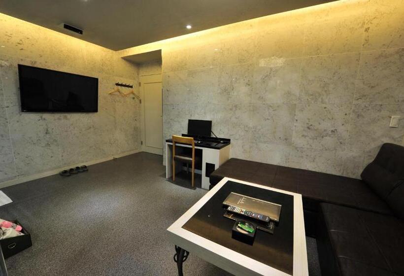 سوییت خانوادگی, Ytt