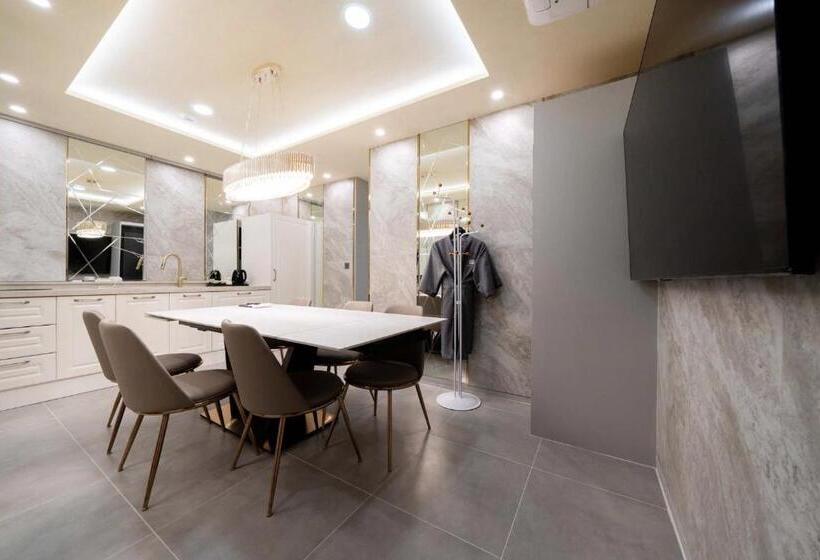 سوییت خانوادگی, Ytt