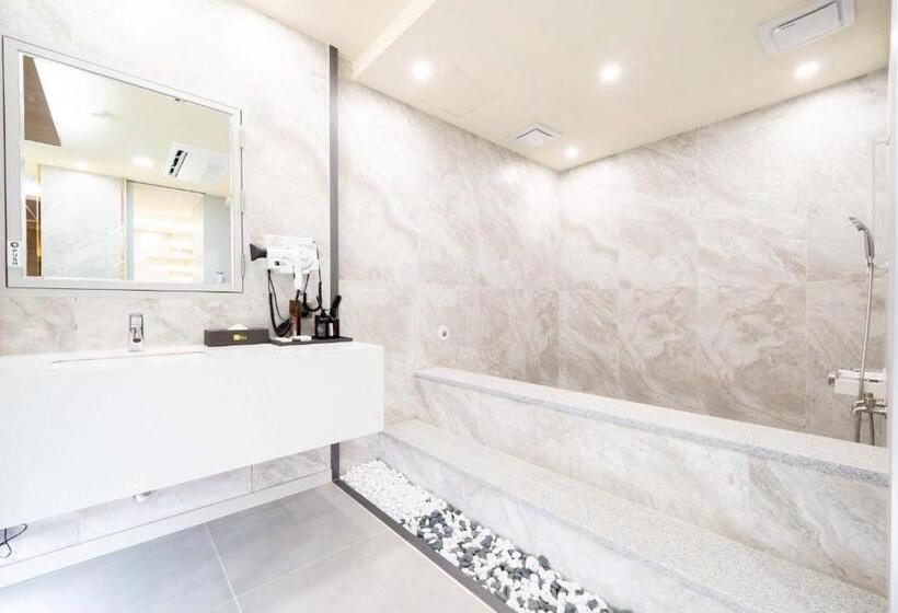 سوییت خانوادگی, Ytt