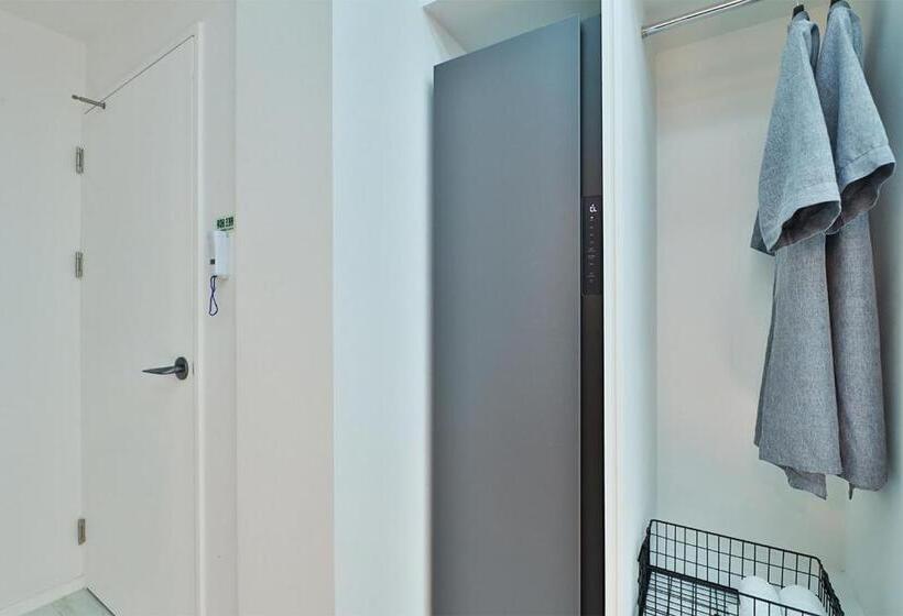 اتاق لوکس, Ytt