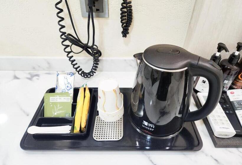 اتاق لوکس, Ytt