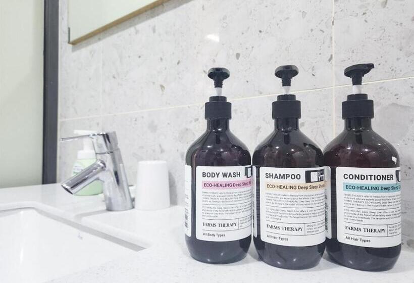 اتاق لوکس, Ytt