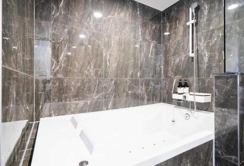 اتاق راحتی سه تخته, Ytt