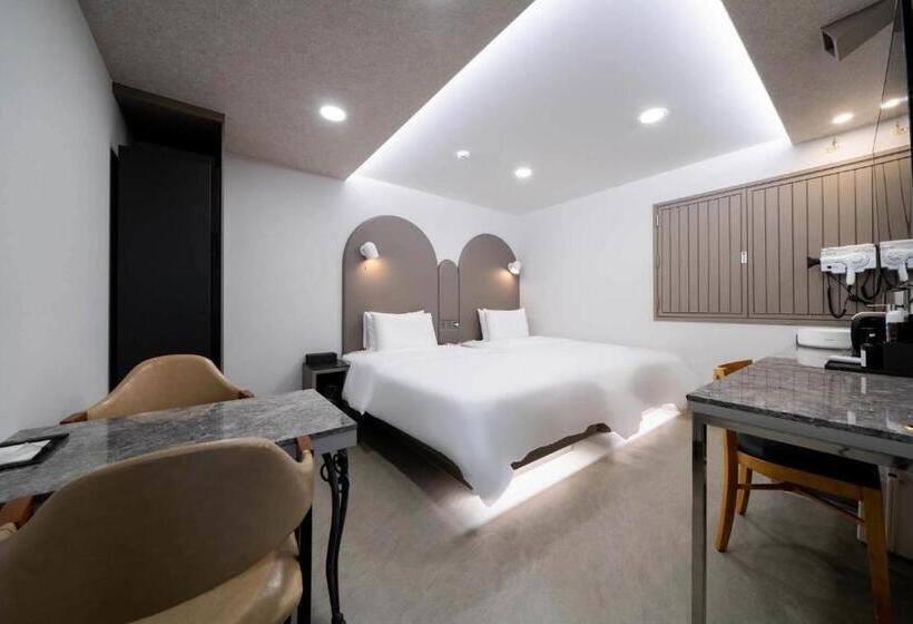 اتاق استاندارد, Ytt