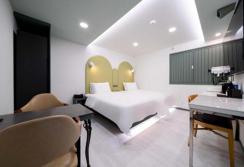 اتاق استاندارد, Ytt