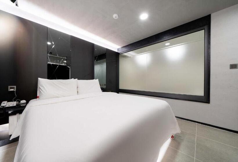 سوییت جونیور, Ytt